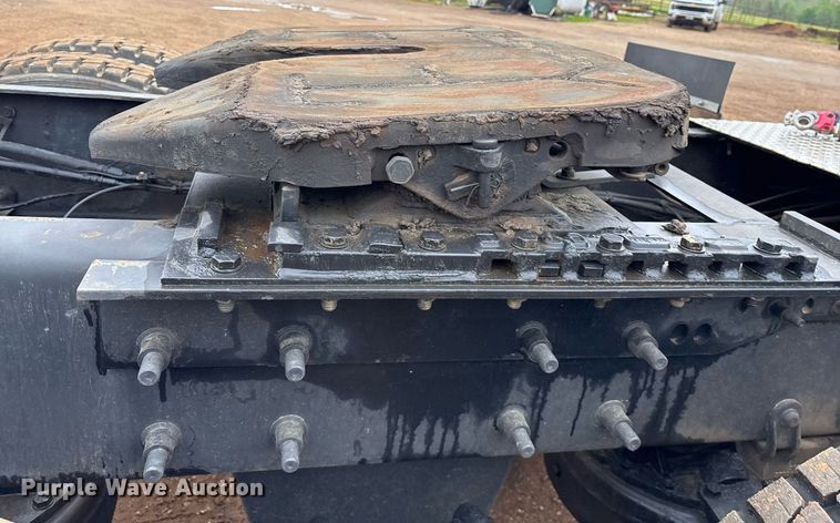 image for item OB9598 2015 Mack CHU613 semi truck