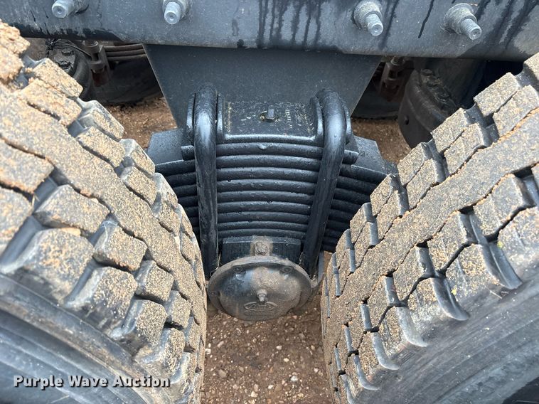 image for item OB9598 2015 Mack CHU613 semi truck