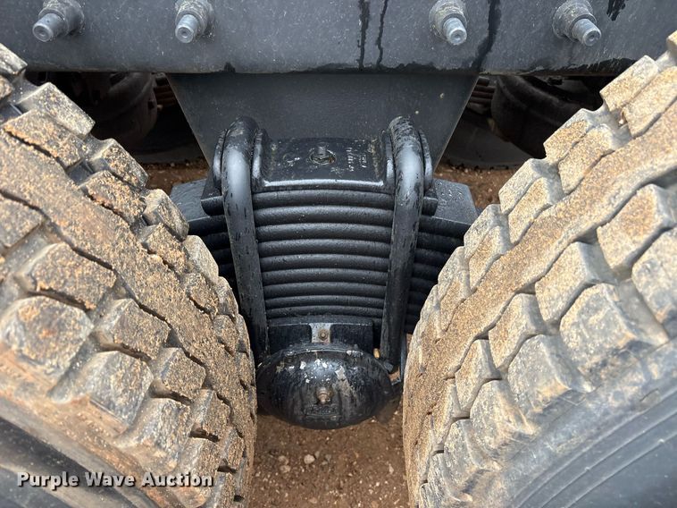 image for item OB9598 2015 Mack CHU613 semi truck