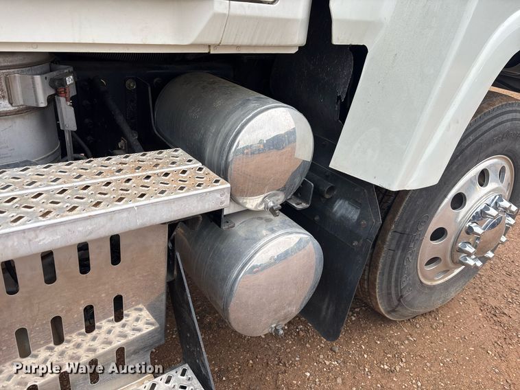 image for item OB9598 2015 Mack CHU613 semi truck