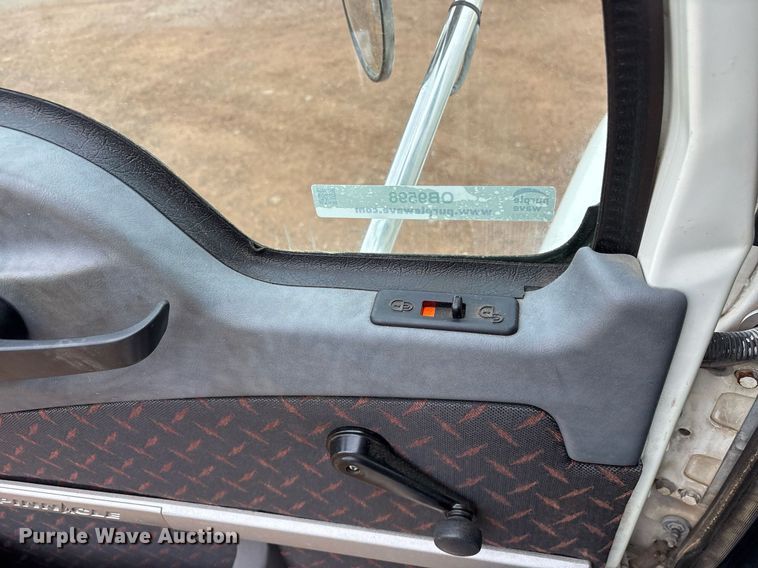 image for item OB9598 2015 Mack CHU613 semi truck