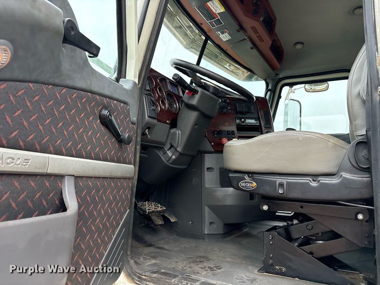 image for item OB9598 2015 Mack CHU613 semi truck