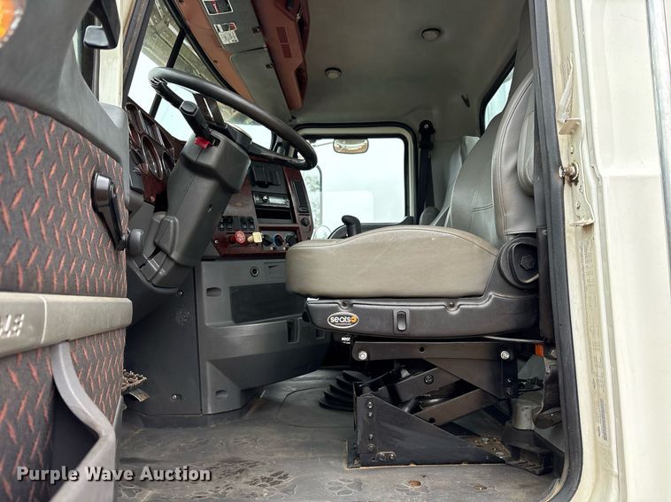 image for item OB9598 2015 Mack CHU613 semi truck