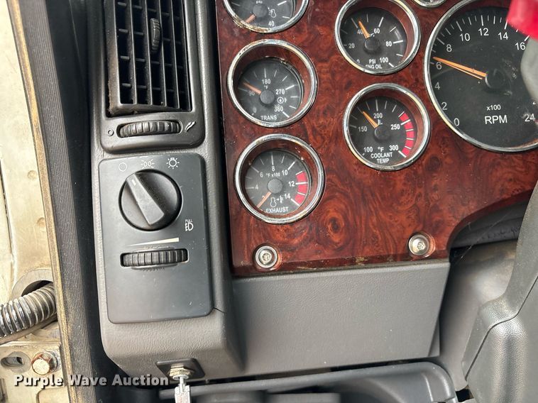 image for item OB9598 2015 Mack CHU613 semi truck