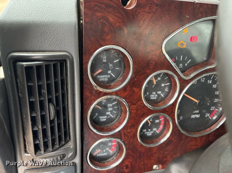 image for item OB9598 2015 Mack CHU613 semi truck