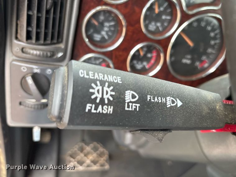 image for item OB9598 2015 Mack CHU613 semi truck