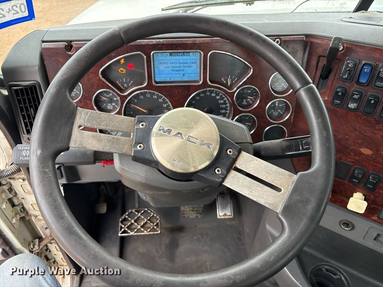 image for item OB9598 2015 Mack CHU613 semi truck