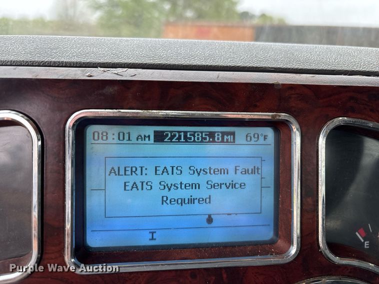 image for item OB9598 2015 Mack CHU613 semi truck