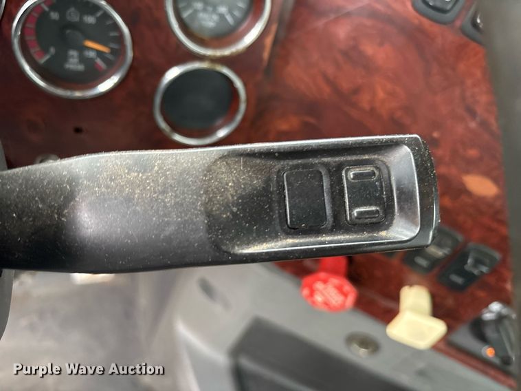 image for item OB9598 2015 Mack CHU613 semi truck