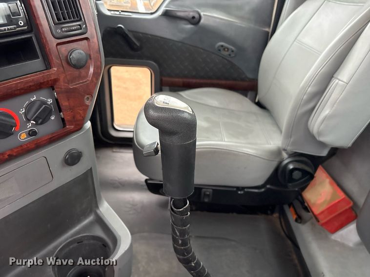 image for item OB9598 2015 Mack CHU613 semi truck