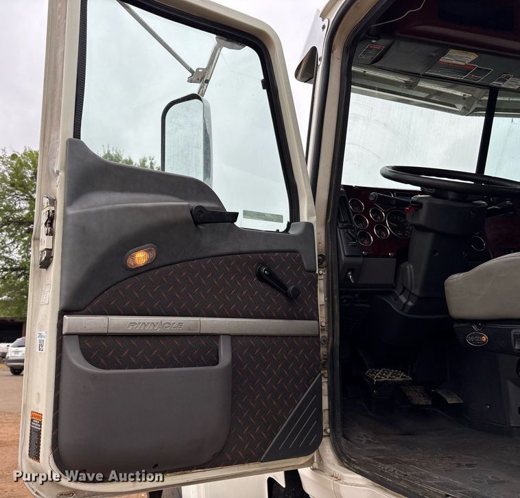 image for item OB9598 2015 Mack CHU613 semi truck