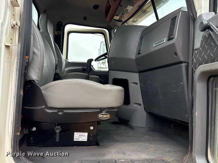 image for item OB9598 2015 Mack CHU613 semi truck