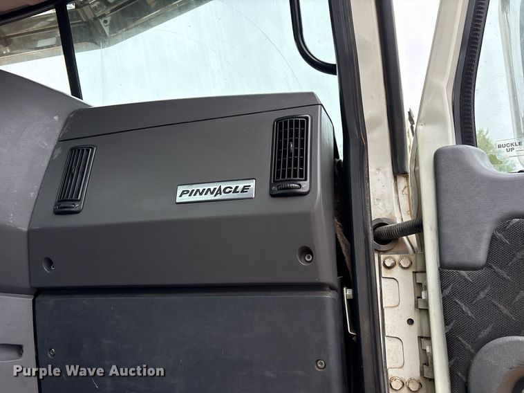 image for item OB9598 2015 Mack CHU613 semi truck