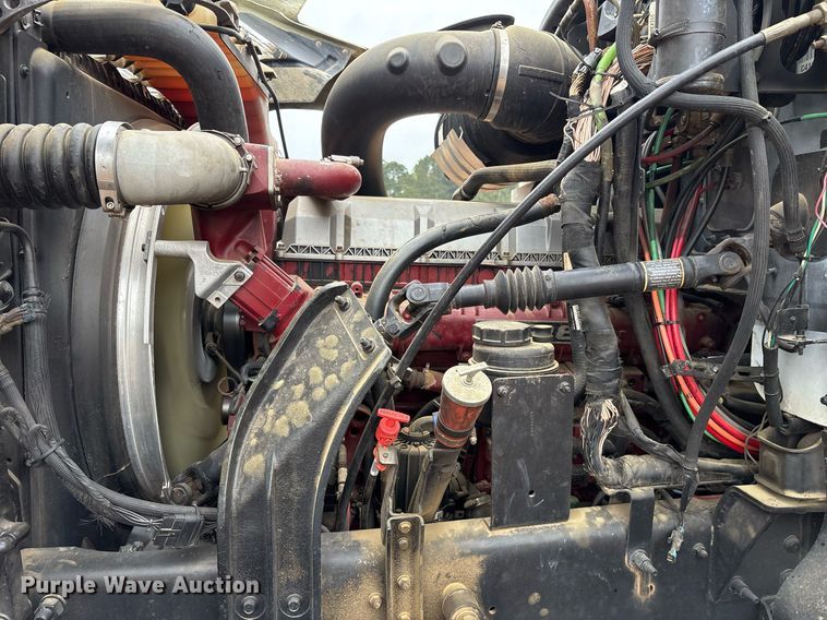 image for item OB9598 2015 Mack CHU613 semi truck