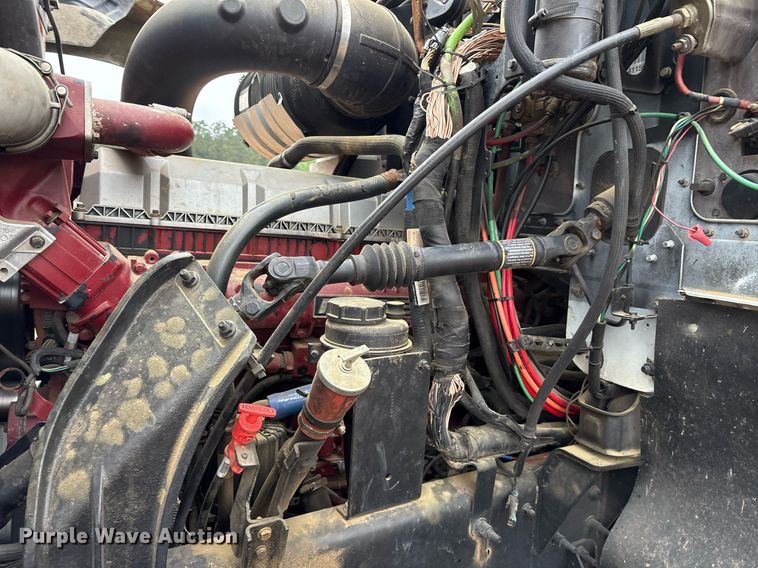 image for item OB9598 2015 Mack CHU613 semi truck