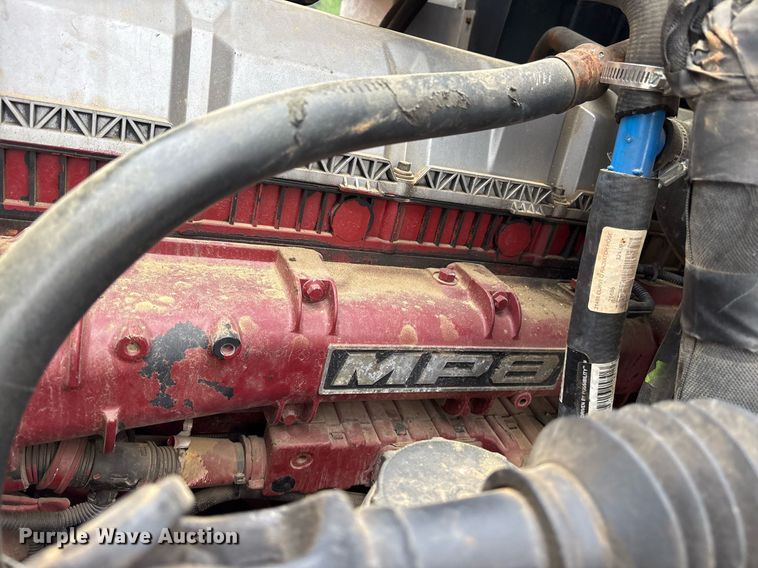 image for item OB9598 2015 Mack CHU613 semi truck