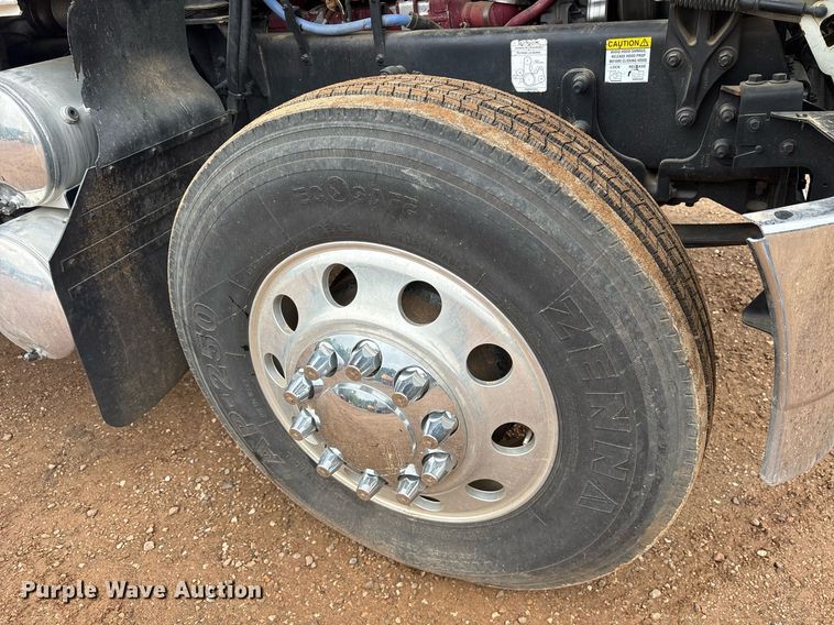 image for item OB9598 2015 Mack CHU613 semi truck