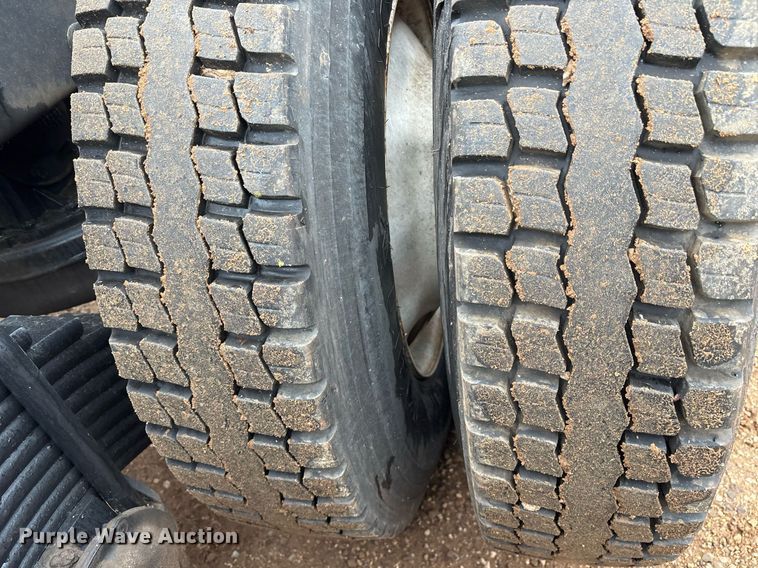 image for item OB9598 2015 Mack CHU613 semi truck