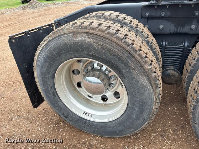 image for item OB9598 2015 Mack CHU613 semi truck