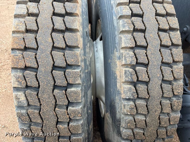 image for item OB9598 2015 Mack CHU613 semi truck