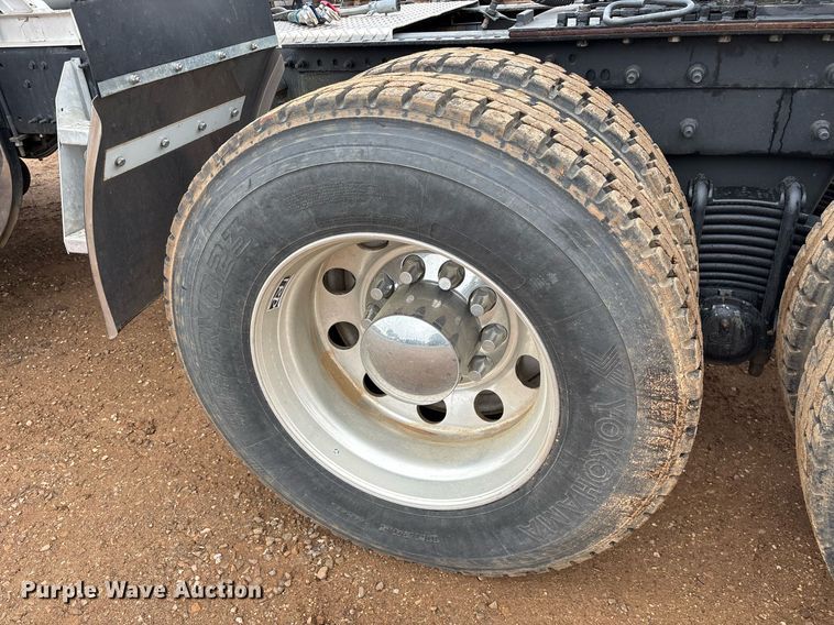 image for item OB9598 2015 Mack CHU613 semi truck