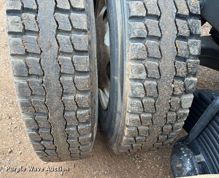 image for item OB9598 2015 Mack CHU613 semi truck