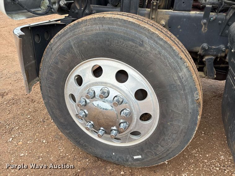 image for item OB9598 2015 Mack CHU613 semi truck