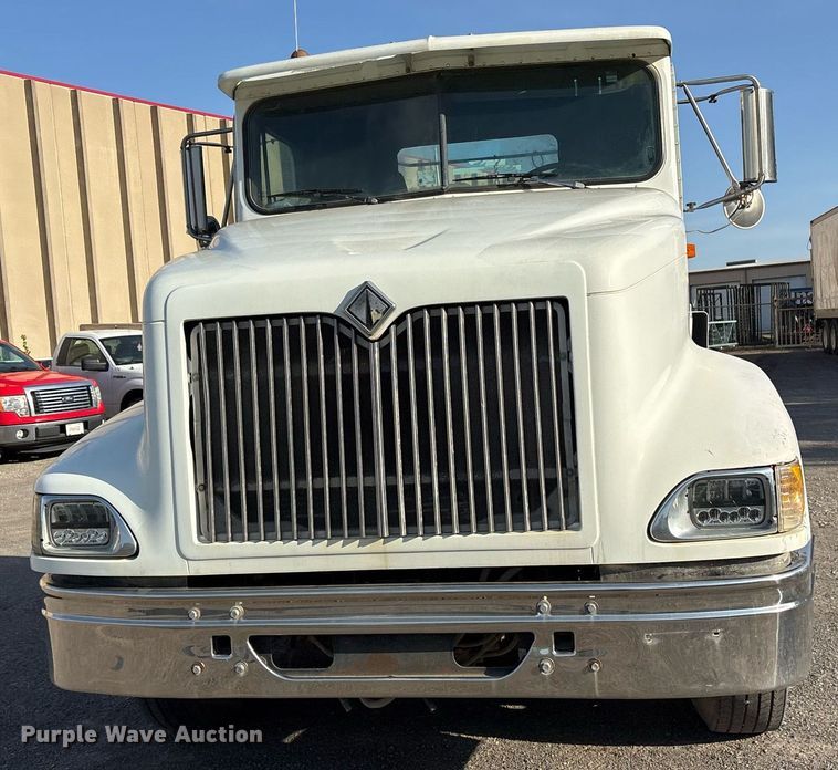 image for item OB9601 1998 International 9200 semi truck