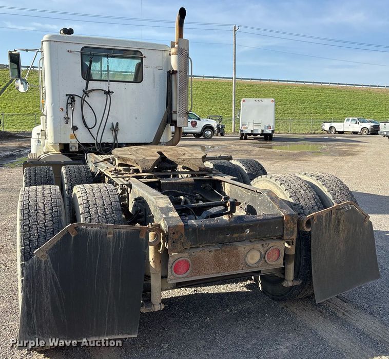 image for item OB9601 1998 International 9200 semi truck