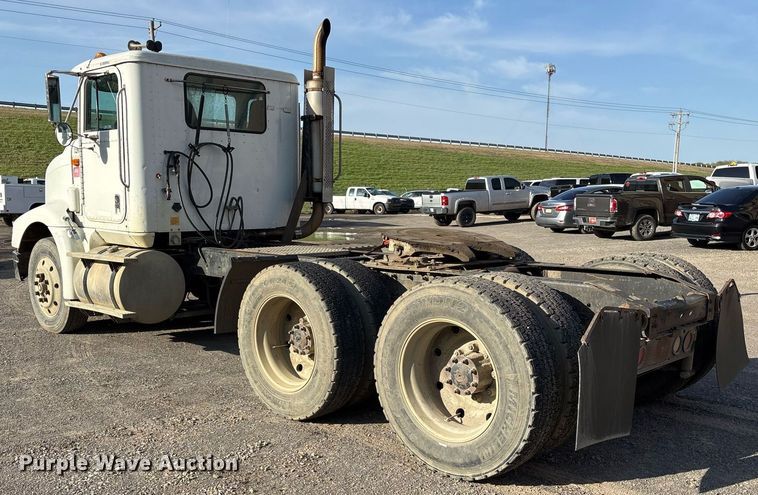 image for item OB9601 1998 International 9200 semi truck