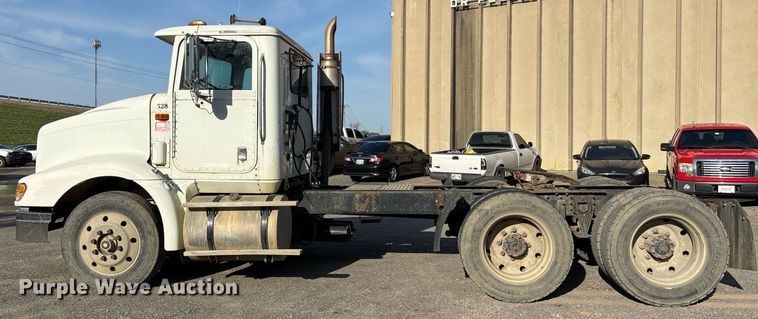 image for item OB9601 1998 International 9200 semi truck