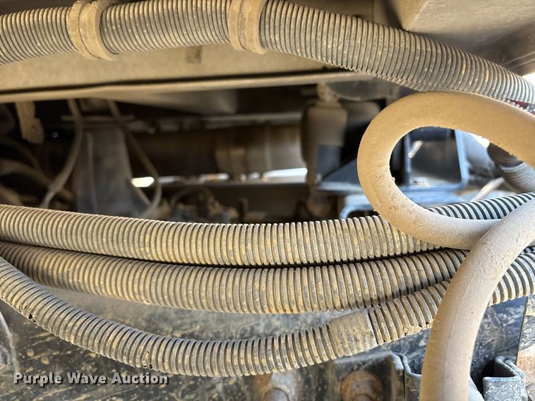 image for item OB9601 1998 International 9200 semi truck