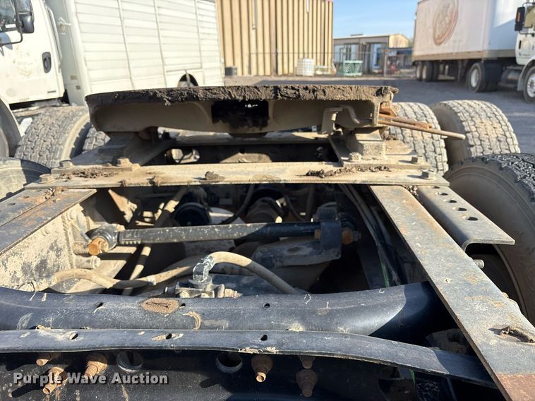 image for item OB9601 1998 International 9200 semi truck