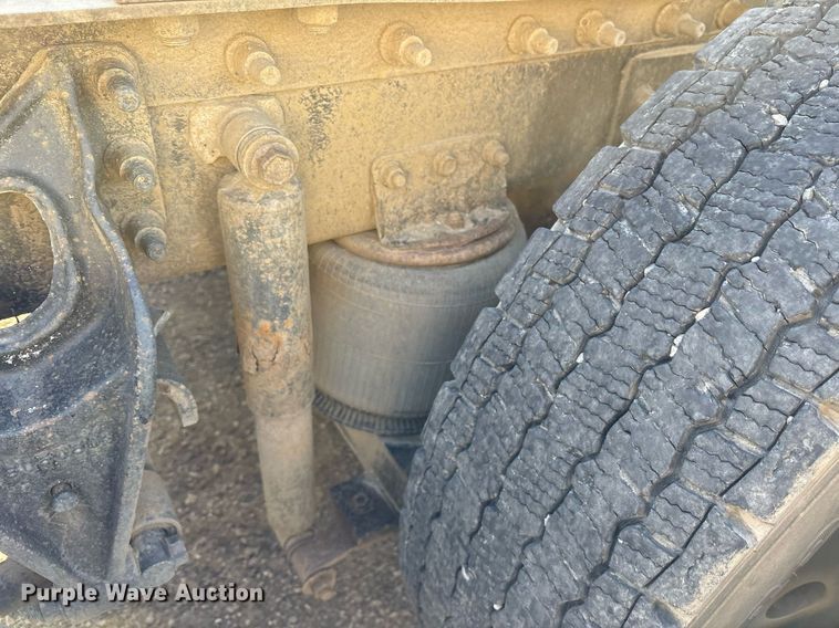 image for item OB9601 1998 International 9200 semi truck