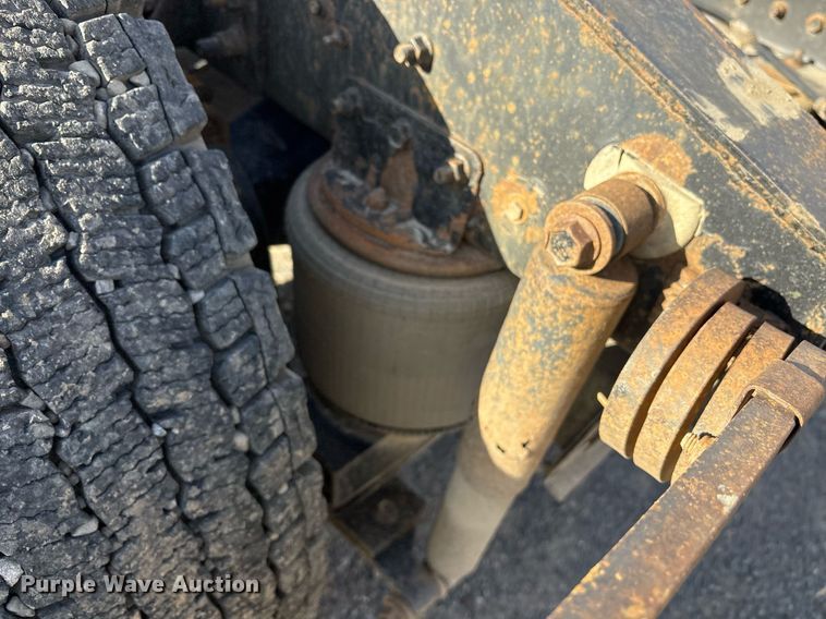 image for item OB9601 1998 International 9200 semi truck