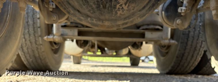 image for item OB9601 1998 International 9200 semi truck