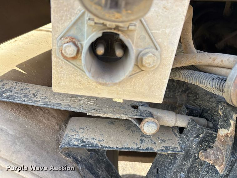 image for item OB9601 1998 International 9200 semi truck