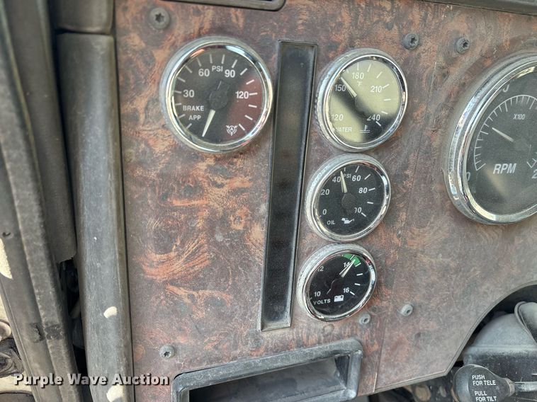 image for item OB9601 1998 International 9200 semi truck