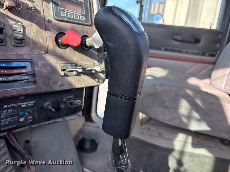 image for item OB9601 1998 International 9200 semi truck