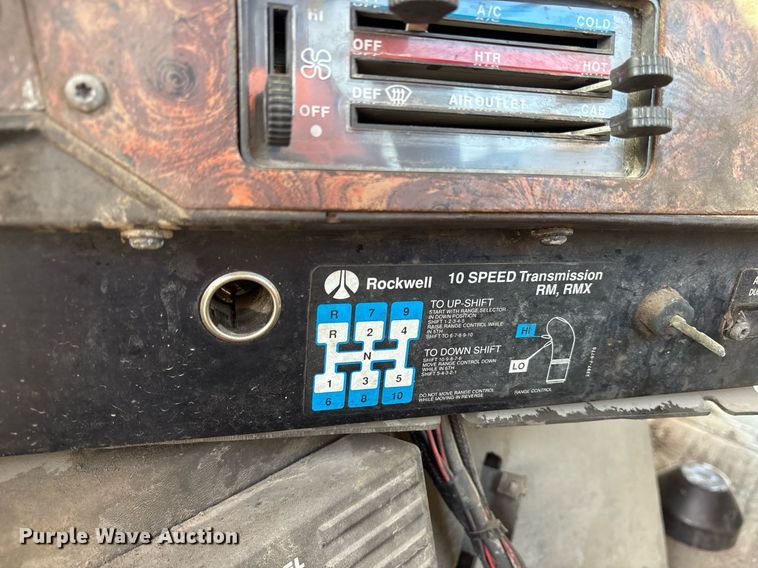 image for item OB9601 1998 International 9200 semi truck