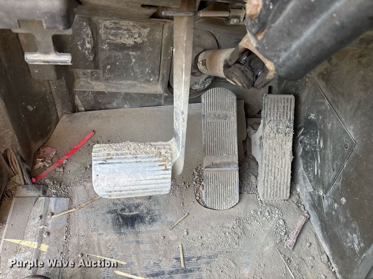 image for item OB9601 1998 International 9200 semi truck