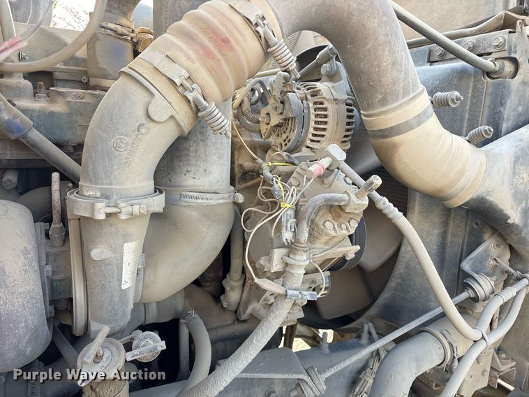 image for item OB9601 1998 International 9200 semi truck