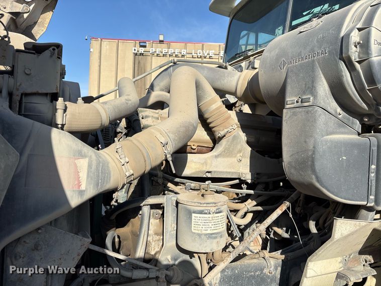 image for item OB9601 1998 International 9200 semi truck