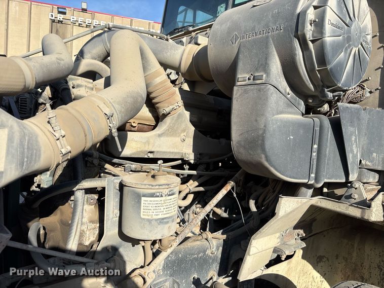 image for item OB9601 1998 International 9200 semi truck