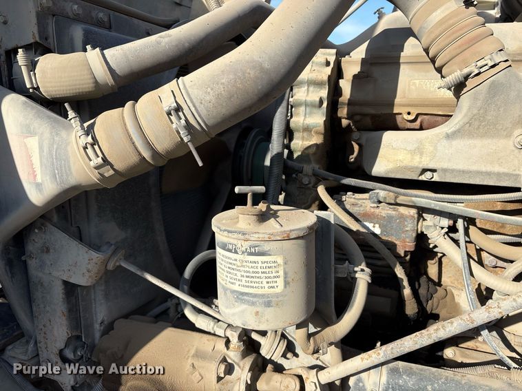 image for item OB9601 1998 International 9200 semi truck