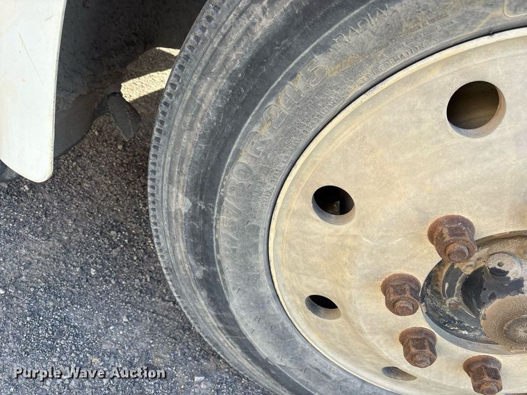 image for item OB9601 1998 International 9200 semi truck