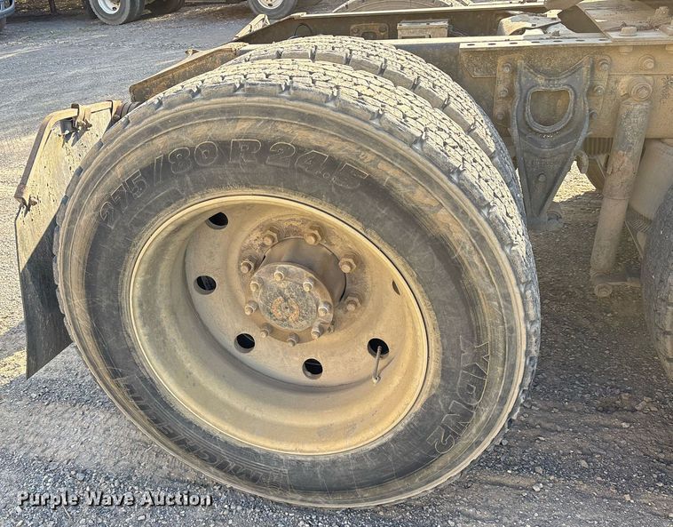 image for item OB9601 1998 International 9200 semi truck