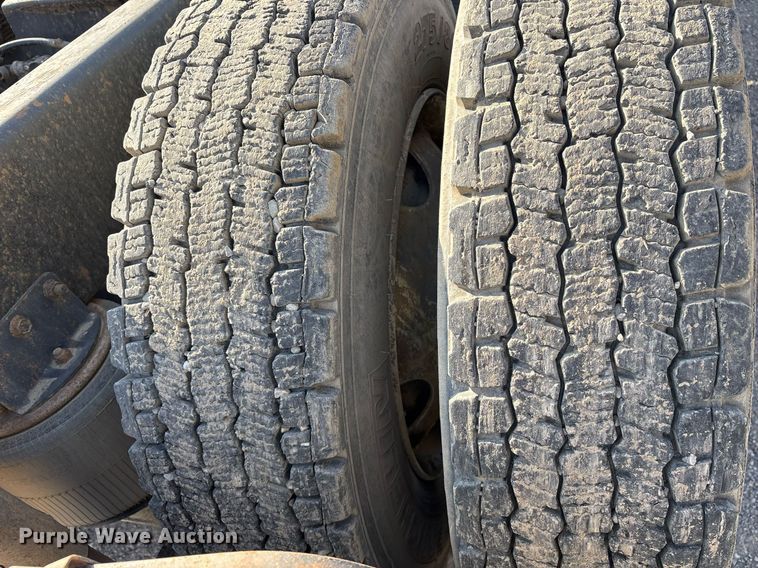 image for item OB9601 1998 International 9200 semi truck