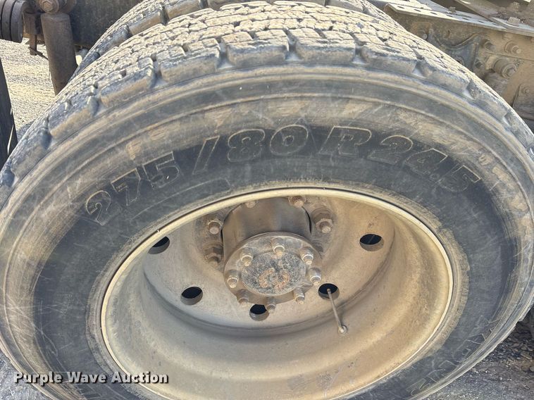 image for item OB9601 1998 International 9200 semi truck