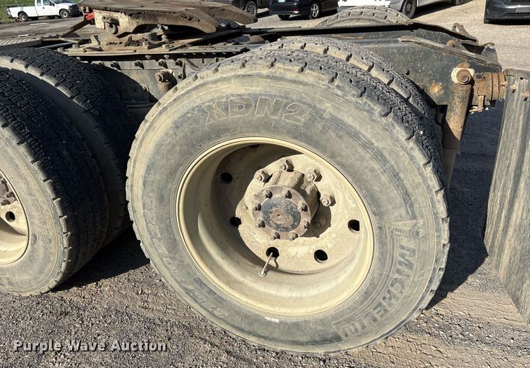 image for item OB9601 1998 International 9200 semi truck